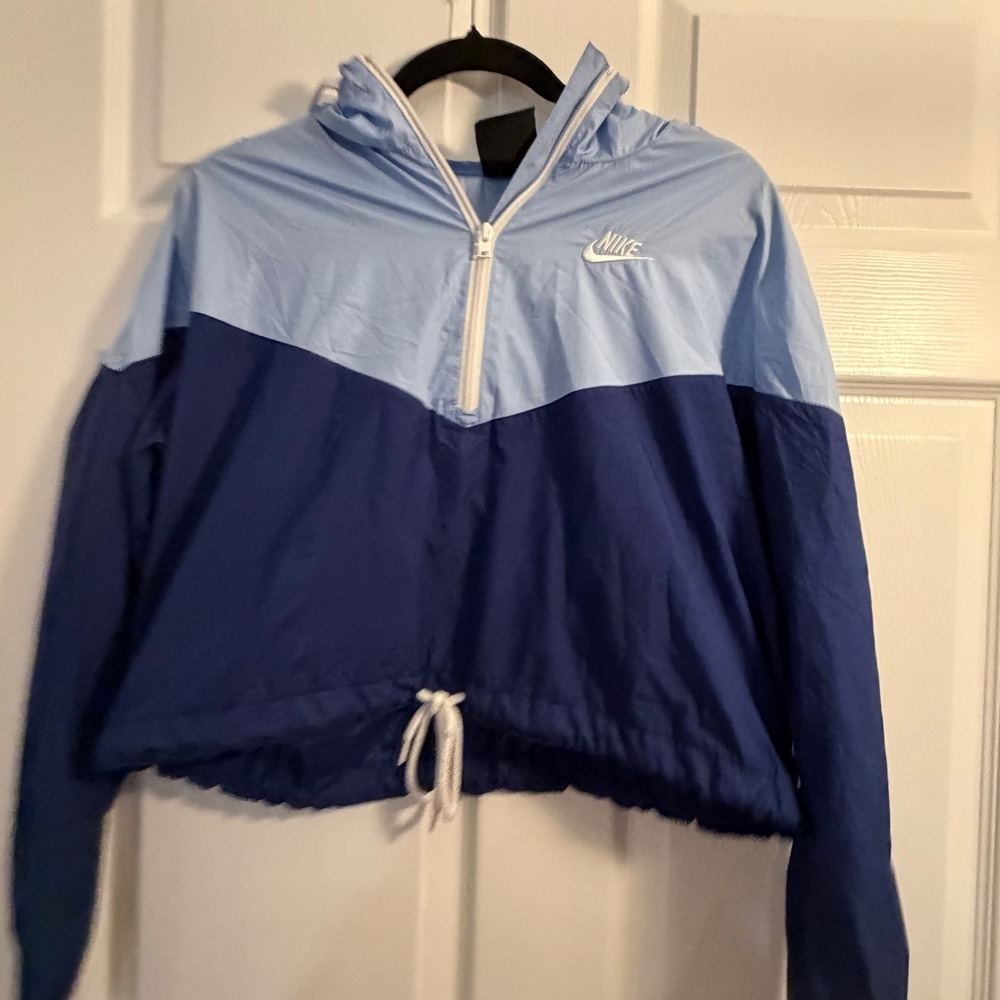 Nike Windbreaker Jacket Blue Medium Cropped Sporty Athleisure Running Outerwear